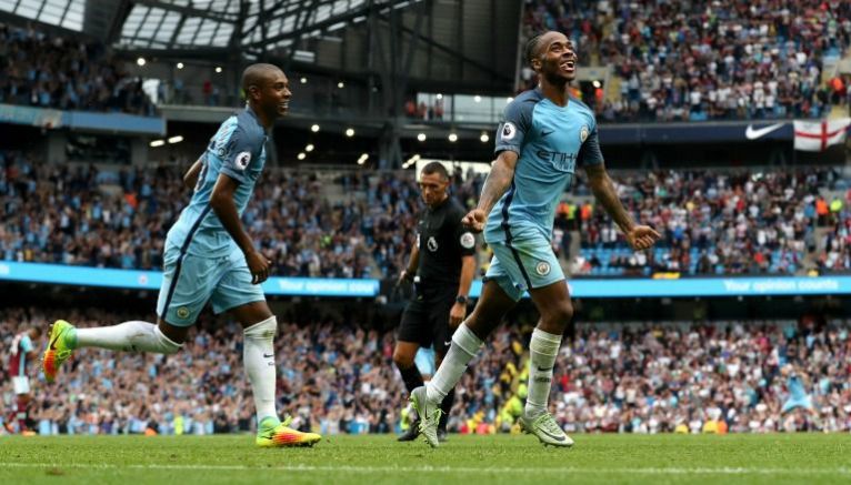 Raheem Sterling celebra su segundo gol del encuentro