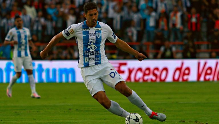 Omar González, durante un partido del Pachuca