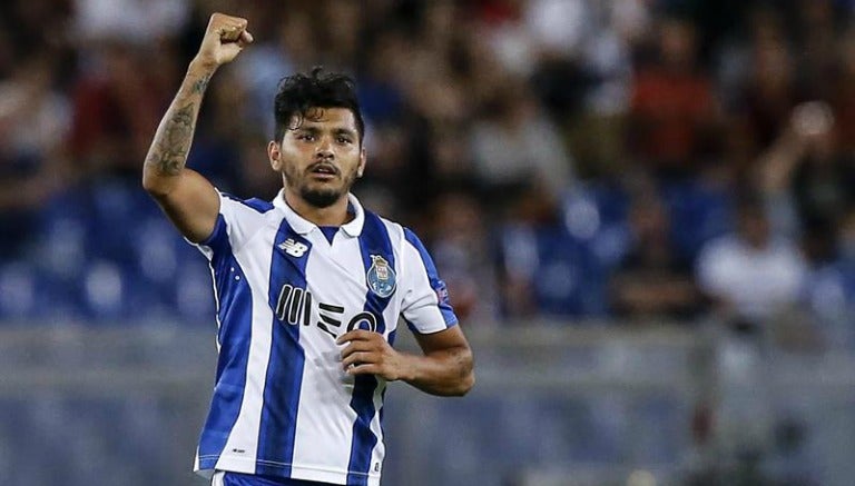 Jesús Manuel Corona en un partido de Porto