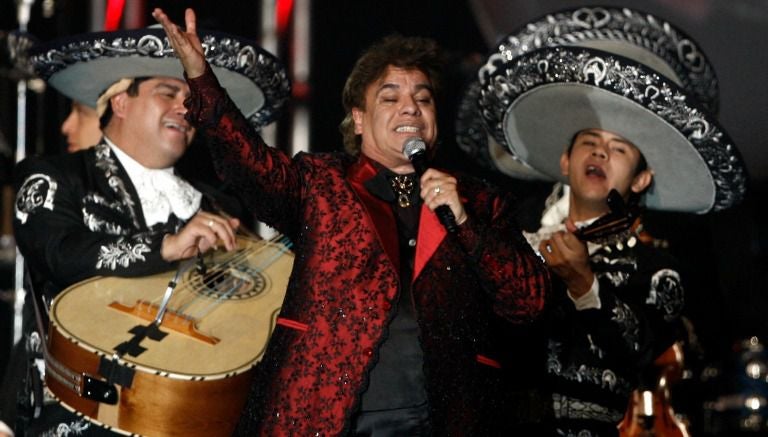 Juan Gabriel durante un concierto