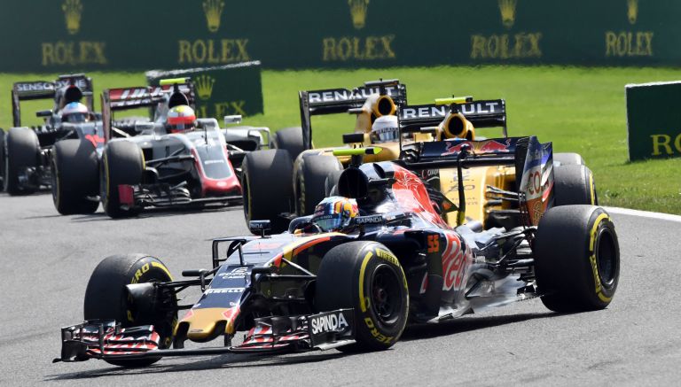 Verstappen defiende su posición en el GP Bélgica