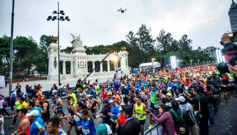 Corredores durante el Maratón CDMX