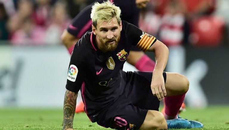 Messi, en el suelo durante el partido frente al Bilbao