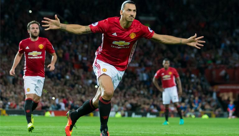 Ibrahimovic celebra un gol con la playera del Manchester United