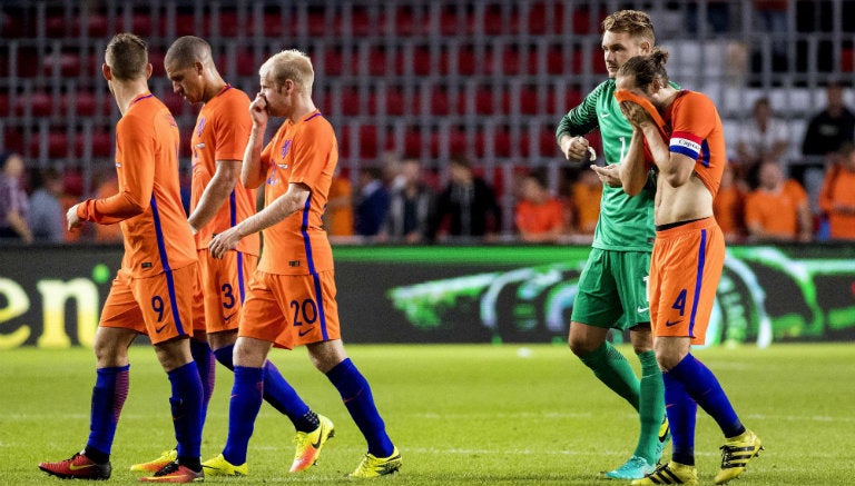 Los futbolistas de Holanda, decaídos tras perder contra Grecia 