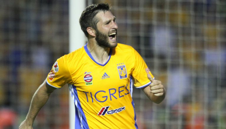 Gignac festeja una anotación con Tigres