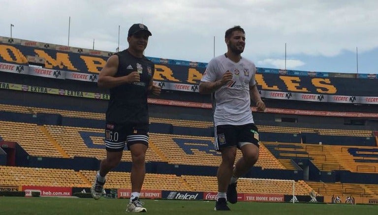 Andy Delort y Guillermo Orta trotando en el Volcán