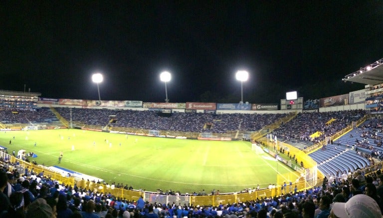 Estadio Cuscatlán no se llenó para el encuentro