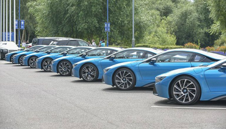 Autos obsequiados a los jugadores del Leicester City