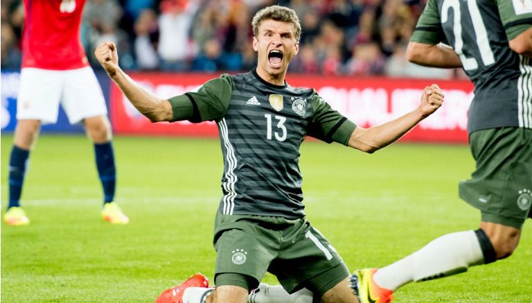 Müller celebra uno de sus dos goles con Alemania