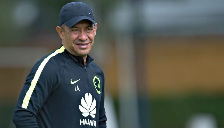 Ignacio Ambriz, durante un entrenamiento del América 