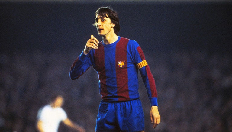 Johan Cruyff, en partido de la Liga como capitán del Barcelona 