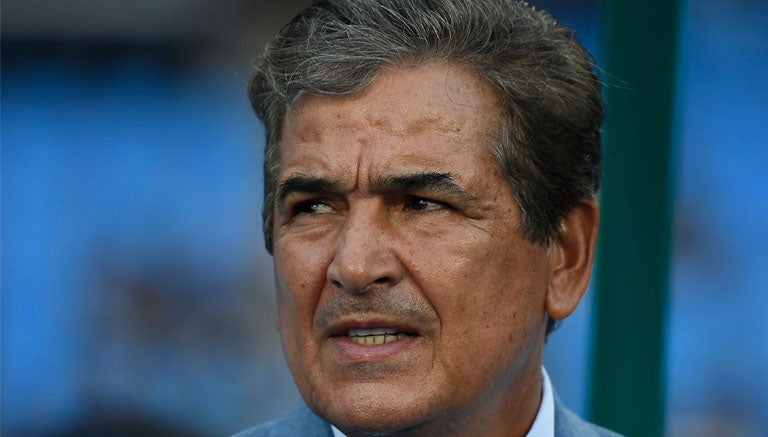 Jorge Luis Pinto dirigiendo a la Selección de Honduras