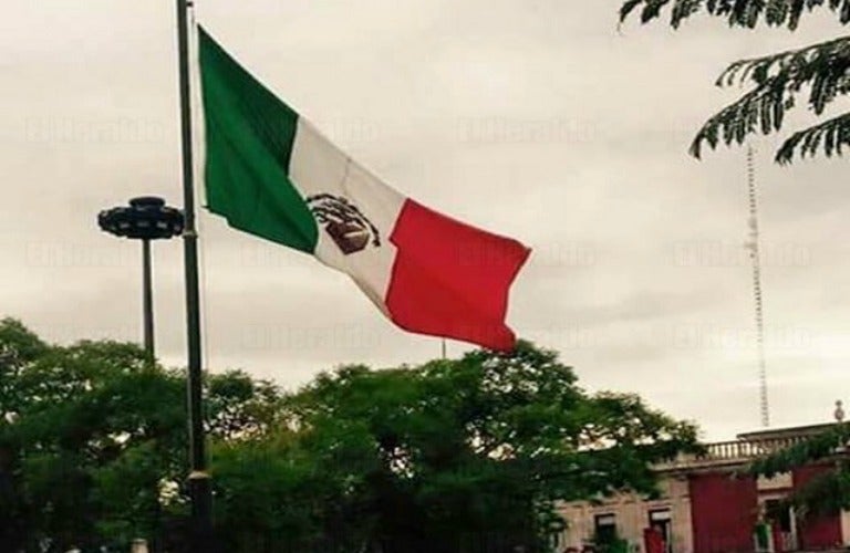 Bandera al revés en Aguascalientes