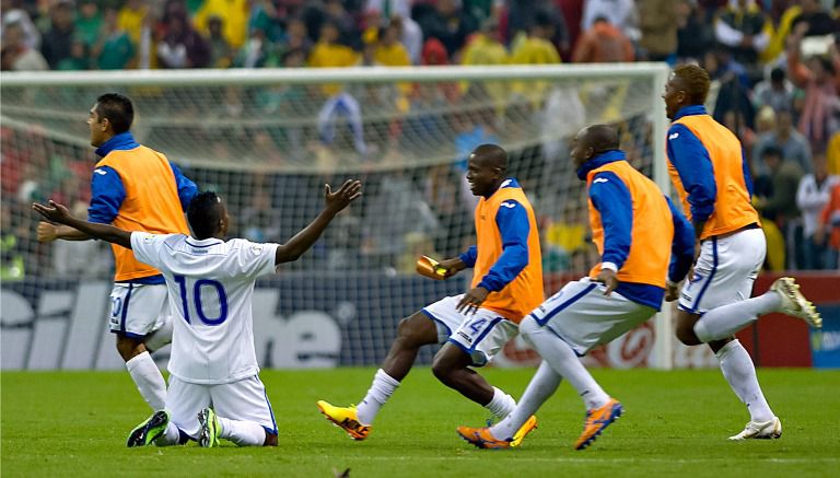 Festejo de la selección de Honduras en el Azteca en 2013