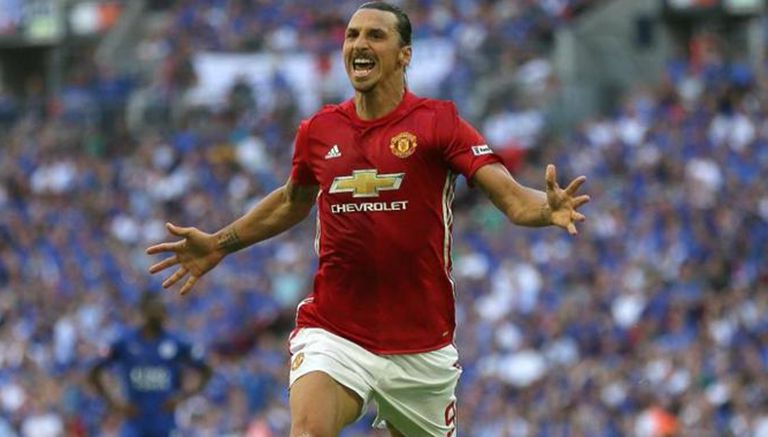 Zlatan Ibrahimovic festeja un gol con Manchester United