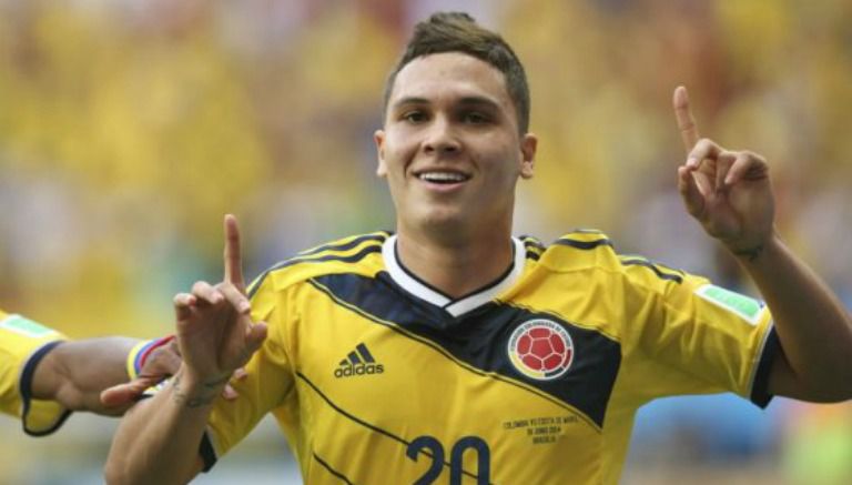 Juan Fernando Quintero celebra un gol con la selección de Colombia 