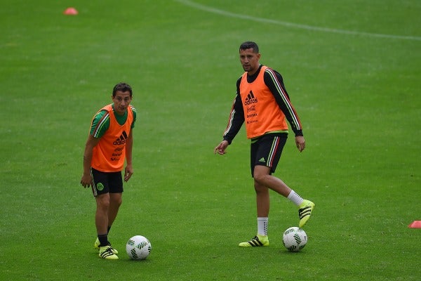 Guardado y Corona entrenan en el Azteca