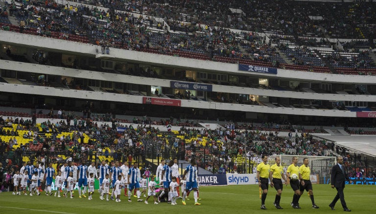 Momento en que el Tri y Honduras saltan al campo