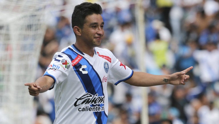 Christian Bermúdez celebra gol con Puebla 