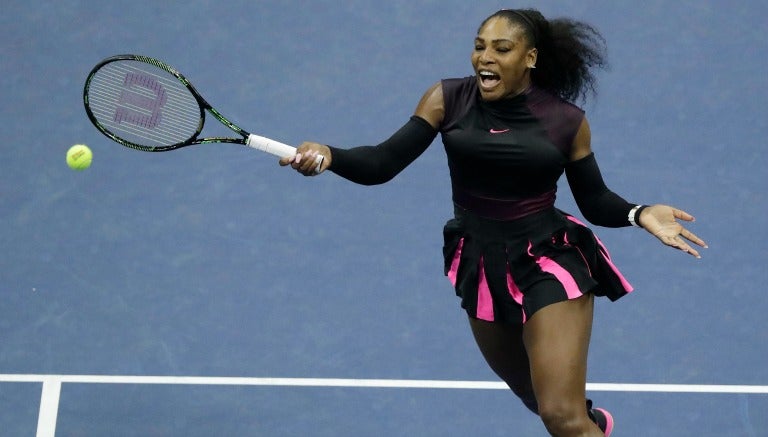 Serena Williams durante el juego frente a Karolina Pliskova