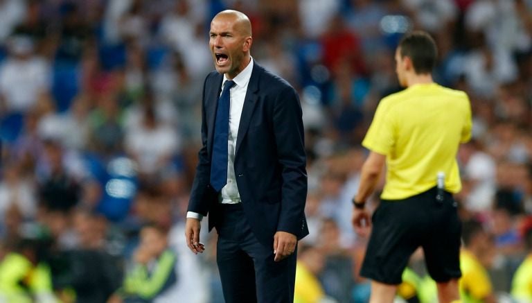 Zidane dirigiendo un partido del Real Madrid