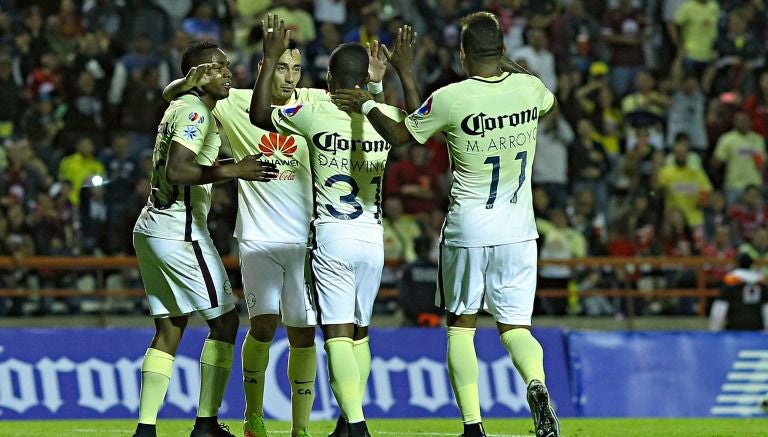 Jugadores del América en festejo durante un partido de la Copa MX