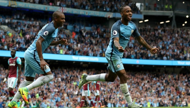 Los jugadores del Manchester City celebran un gol