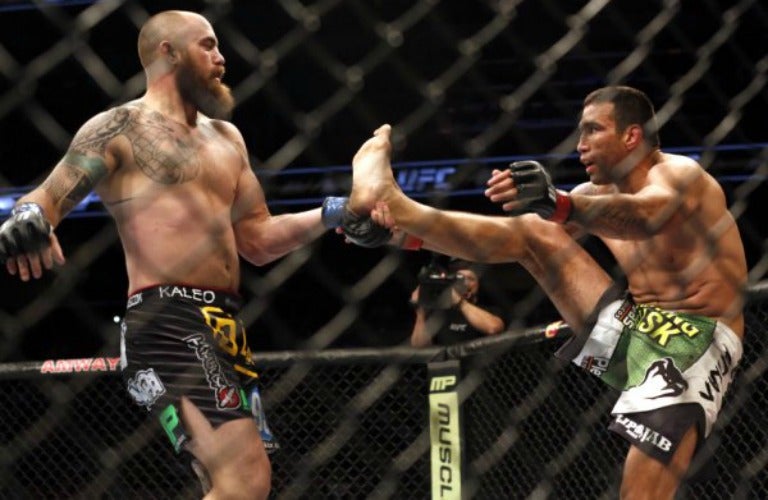 Fabricio Werdum en combate contra Travis Browne