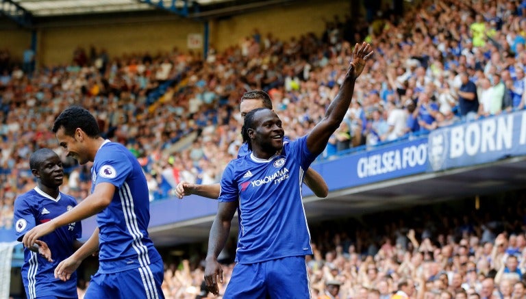 Victor Moses en festejo tras anotar un gol con el Chelsea