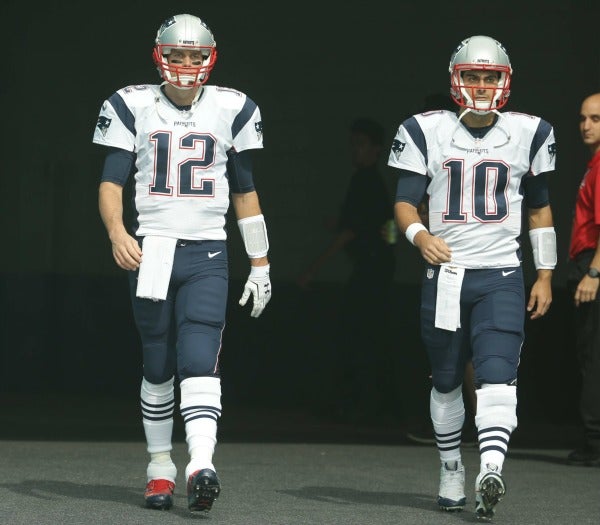 Brady y Garoppolo salen al campo en un partido de pretemporada de Patroitas