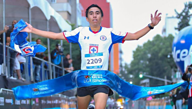 Alberto Marmolejo, seguidor de Cruz Azul, fue el ganador de la carrera