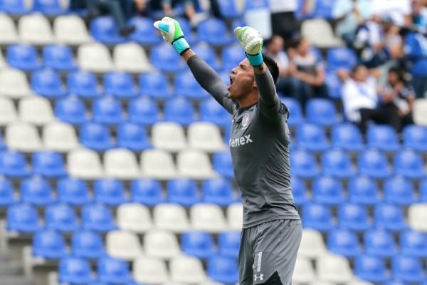 Talavera celebra uno de los goles del Toluca frente al Puebla