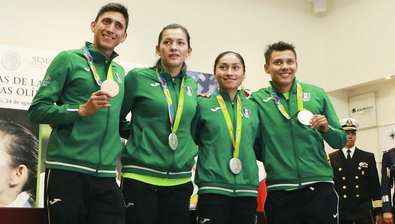 Medallistas en Río posan con sus preseas