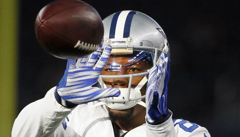 Terrance Williams recibe el ovoide con los Vaqueros