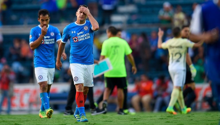 Chaco Giménez y Aldrete se lamentan tras el cuarto gol del América en el Clásico Joven