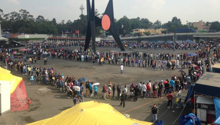 Afición azulcrema 'inunda' las taquillas del Estadio Azteca