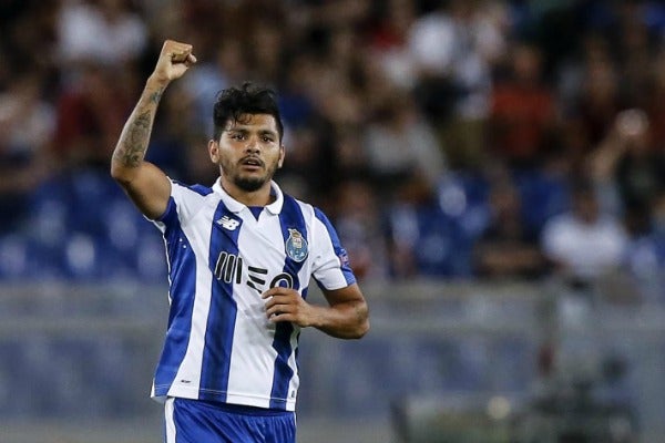 Jesús Manuel Corona celebra su gol frente a la Roma en Champions