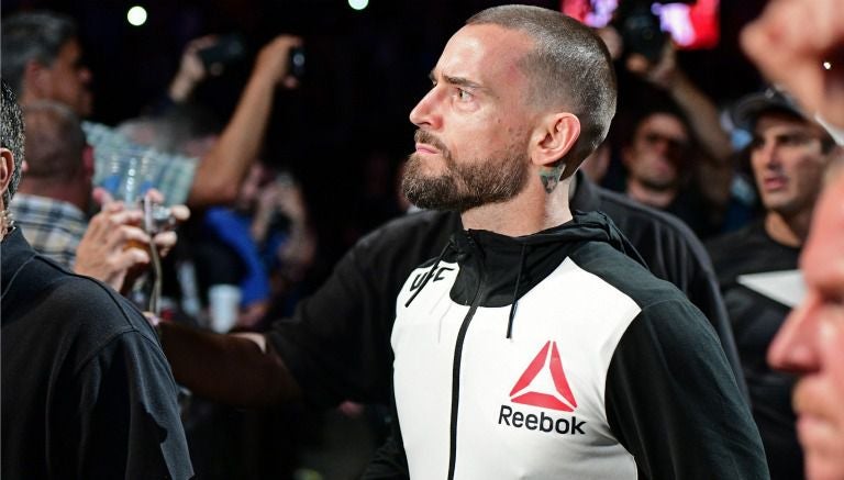 CM Punk durante su debut en UFC 203