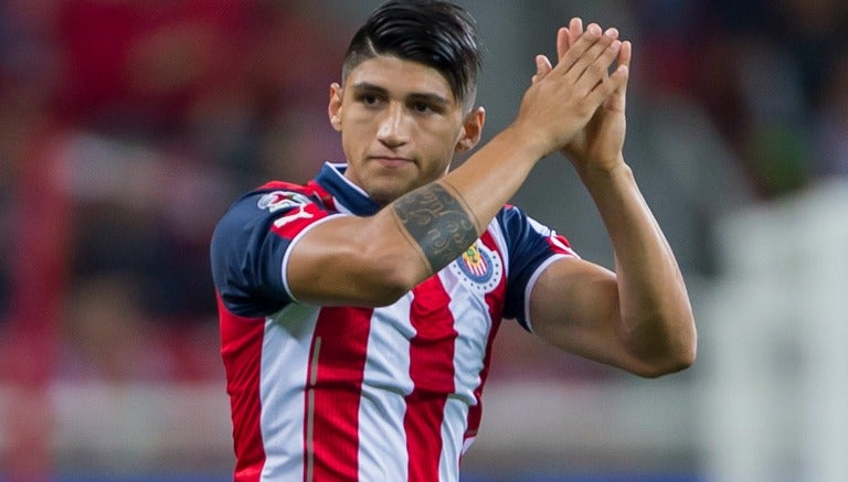 Pulido aplaude en un partido de Chivas