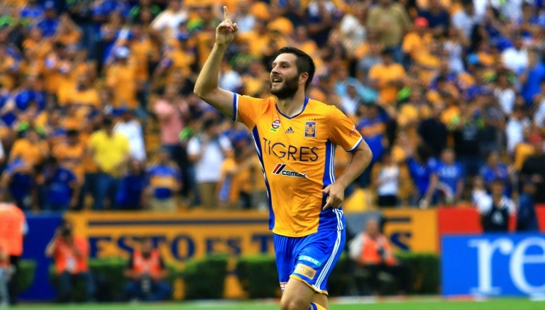 Gignac celebra un gol con los Tigres