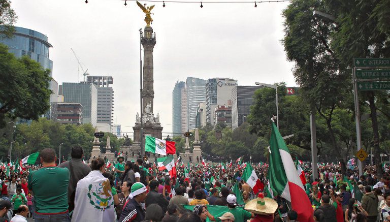 Festejos en el Ángel de Independencia