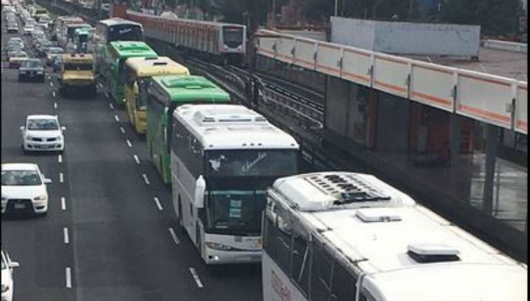 Decenas camiones circulando por Tlalpan