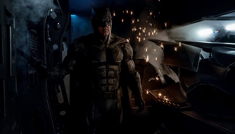 La imagen de Batman portando su nueva armadura