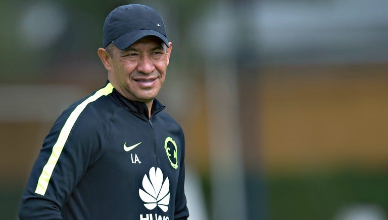 Ambriz en un entrenamiento de las Águilas