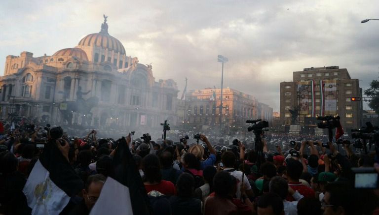 Bellas Artes fue escenario del encuentro entre granaderos y manifestantes, sin ningún acto violento