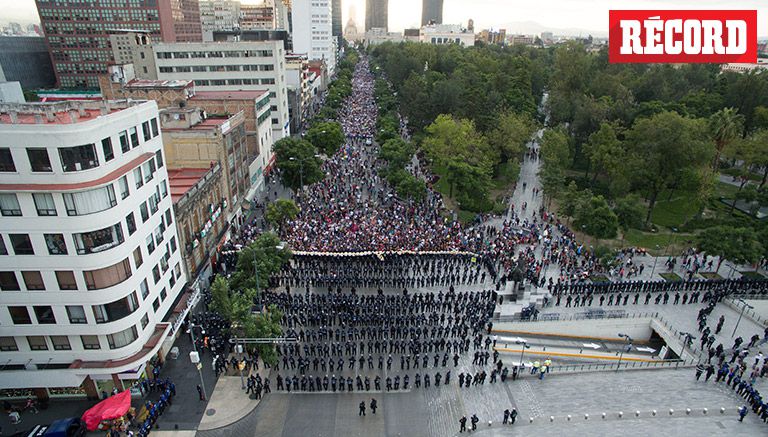 Las autoridades policiales no dejaron avanzar a las personas