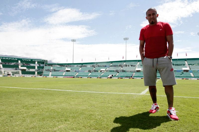 El capitán del equipo de la Selva pisa el césped del estadio de Jaguares