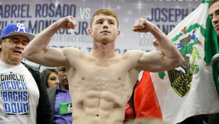 Saúl 'Canelo' Álvarez en la ceremonia de pesaje en el AT&T Stadium