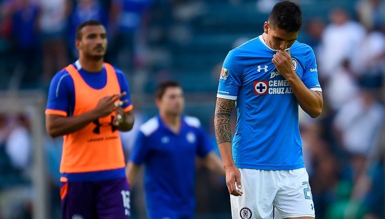 Jugadores de Cruz Azul se lamentan tras una derrota